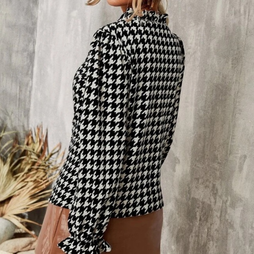 Hounds tooth flounce sleeve top - Picture 4 of 4